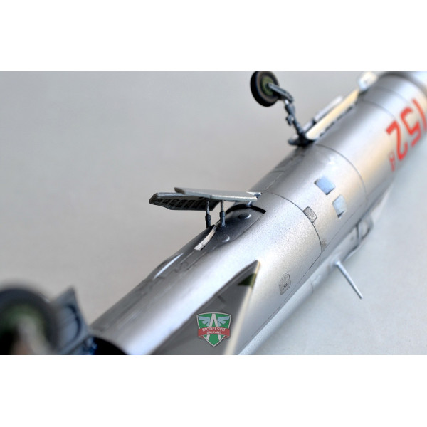 Ye-152A Soviet twin-engined interceptor 1/72 Modelsvit  72028