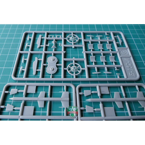 Ye-152A Soviet twin-engined interceptor 1/72 Modelsvit  72028