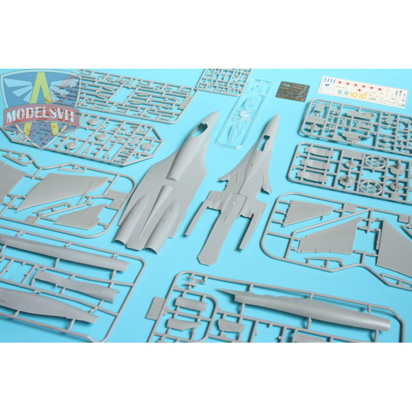 FRONT ENFORTER T-10-10 / 11 1/72 ModelSvit 72049