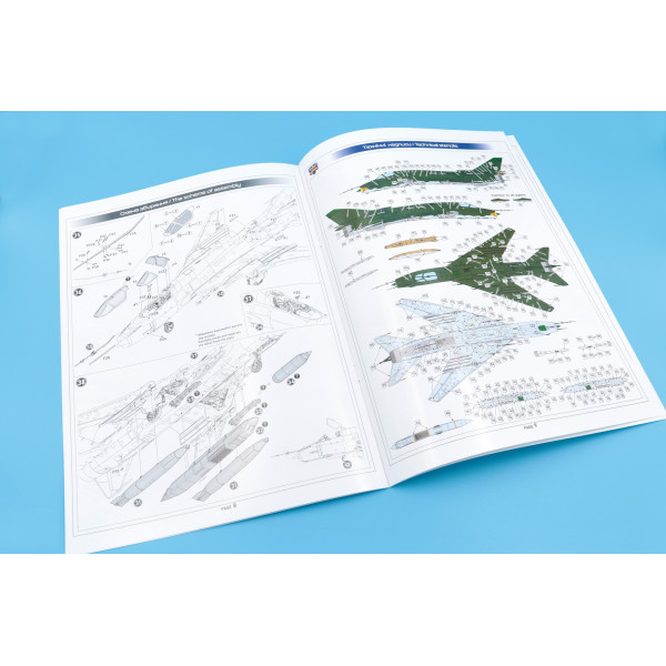 Su-17M4R fighter-bomber aircraft 1/72 Modelsvit 72058