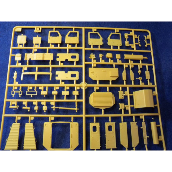 Cougar 4X4 MRAP   1/35 Panda  35003