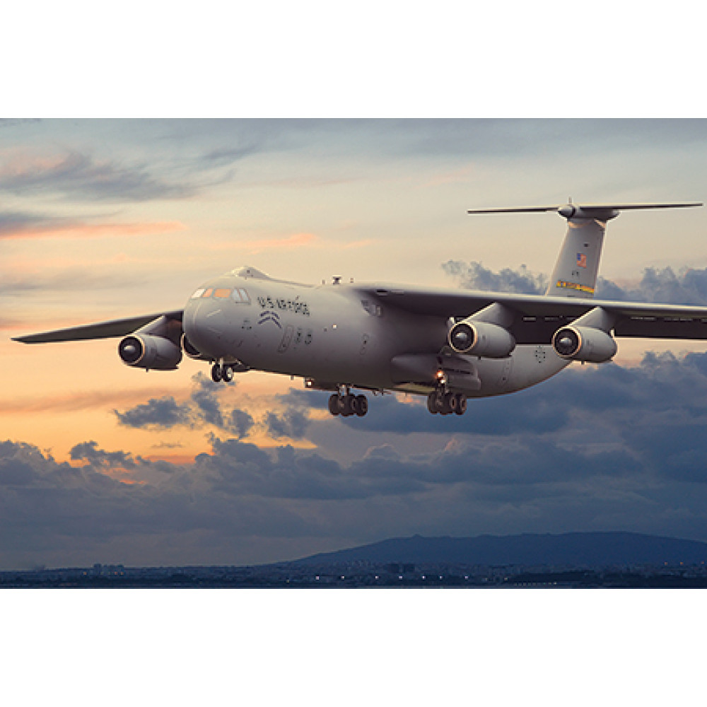 Lockheed C-141B Starlifter 1/144 Roden 325