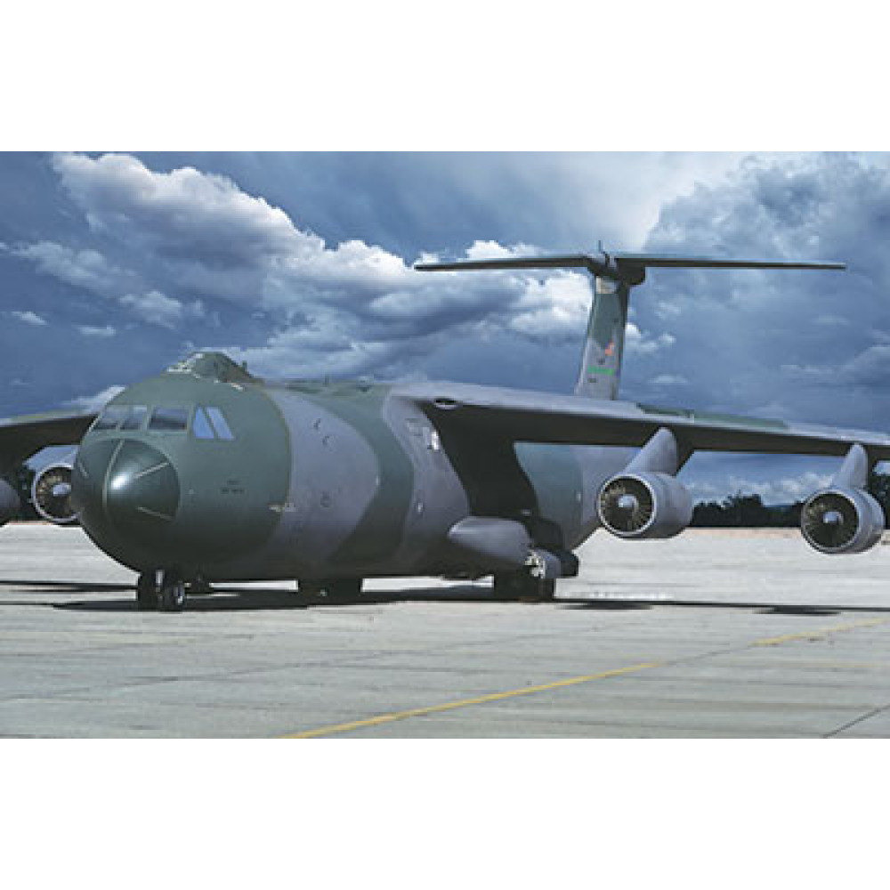 Lockheed C-141B Starlifter 1/144 Roden 331