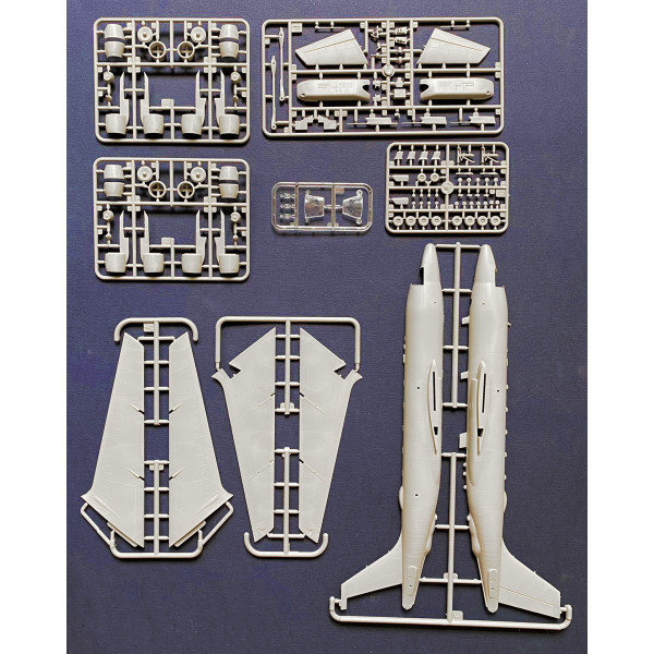  Boeing RC-135V/W Rivet Joint 1/144 Roden RN349