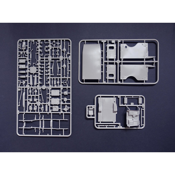 M43 ¾ ton 4x4 Ambulance truck  1/35 Roden 811