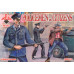 Policemen and citizens 1/72 RedBox 72037
