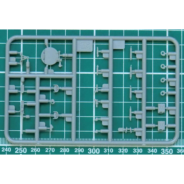 Field Artillery Ammunition Support Vehicle (FAASV)  1/72 Riich  72003