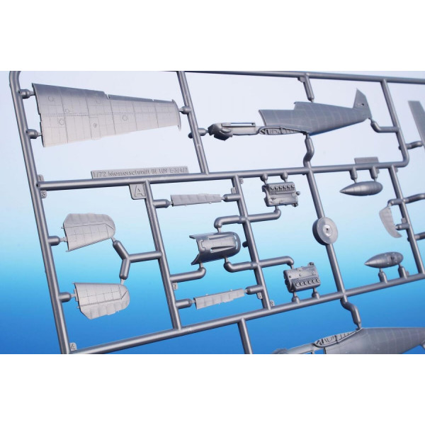 Messerschmitt Bf 109E-7Trop ‘Braving Sand and Snow’ 1/72 Special Hobby 72462