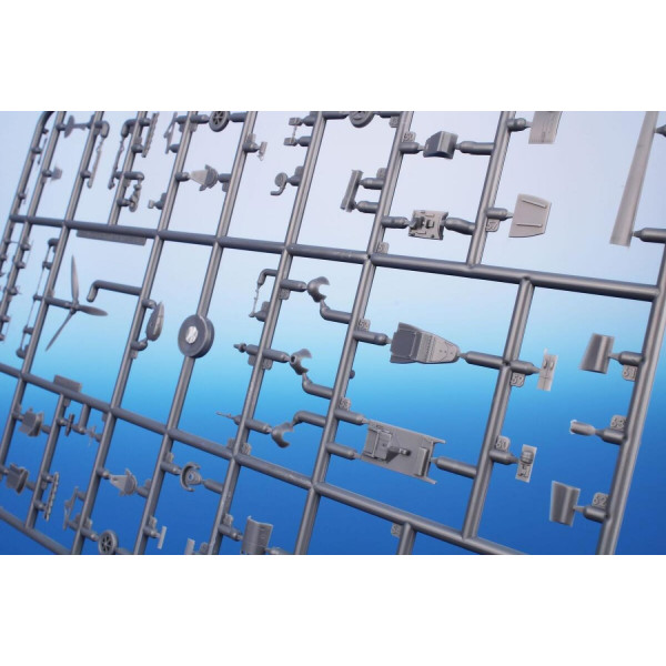 Messerschmitt Bf 109E-7Trop ‘Braving Sand and Snow’ 1/72 Special Hobby 72462