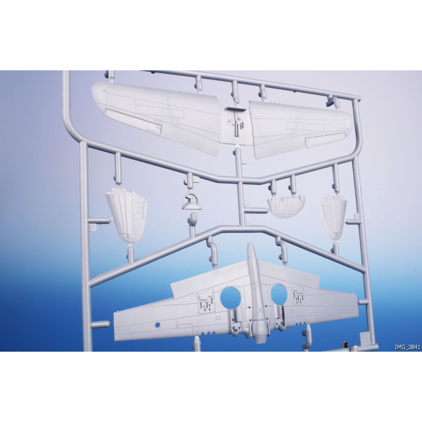 Kittyhawk Mk.IV ‘Over the Mediterranean and the Pacific’   1/72 Special Hobby 72484