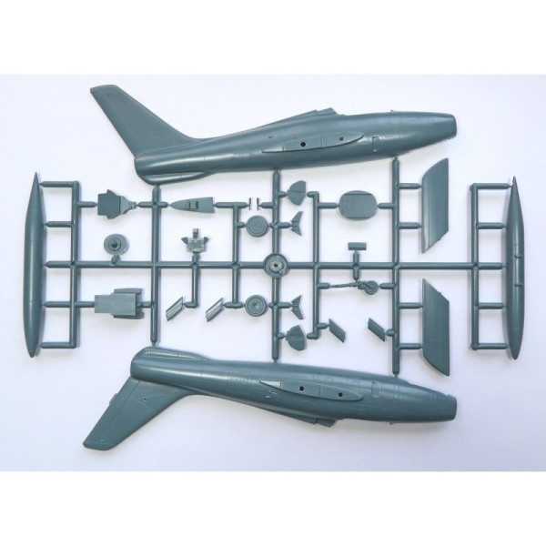 F-84F Thunderstreak  1/72 Sword Models 72146