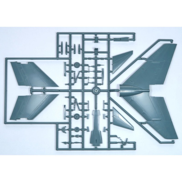 RF-8G Photo-Recon Crusader over Vietnam  1/72 Sword Models 72150