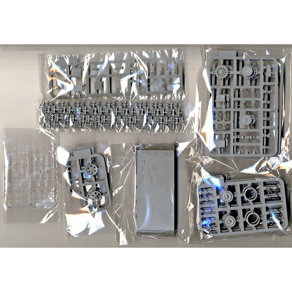 AMX-13/75 French Light Tank  1/35 Takom 2036