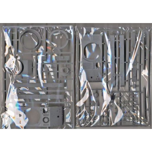 French Light Tank AMX-13/105 2 in 1 1/35 Takom 2062