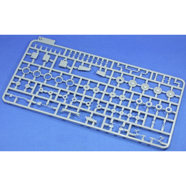 French Light Armored Car AML-60  1/35 Takom 2084