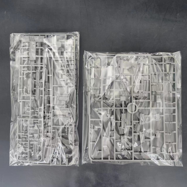 Jagdpanzer 38(t) Hetzer - Command Version with Winterketten Full Interior  1/35 Takom 2181