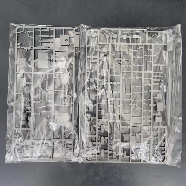 Jagdpanzer 38(t) Hetzer - Command Version with Winterketten Full Interior  1/35 Takom 2181