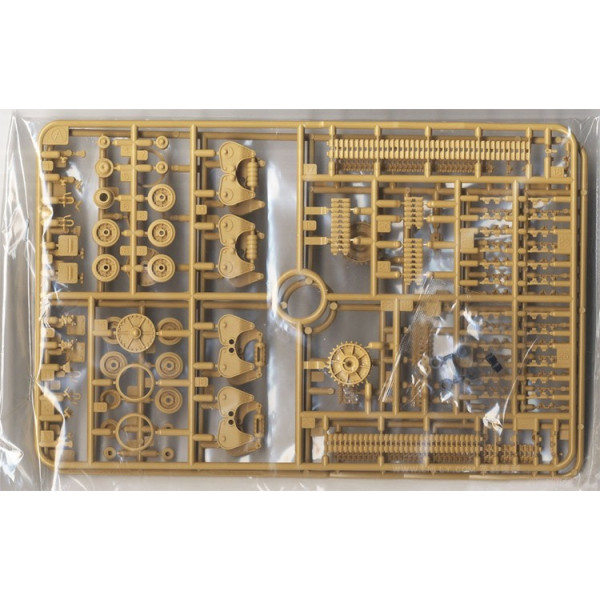 Французький легкий танк R35 1/35 Tamiya 35373