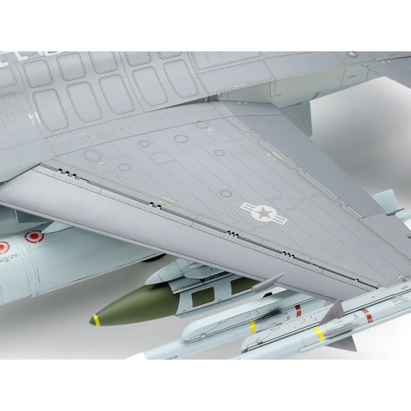Збірна модель - Американський винищувач F-16 Fighting Falcon 1/32 Tamiya 60315