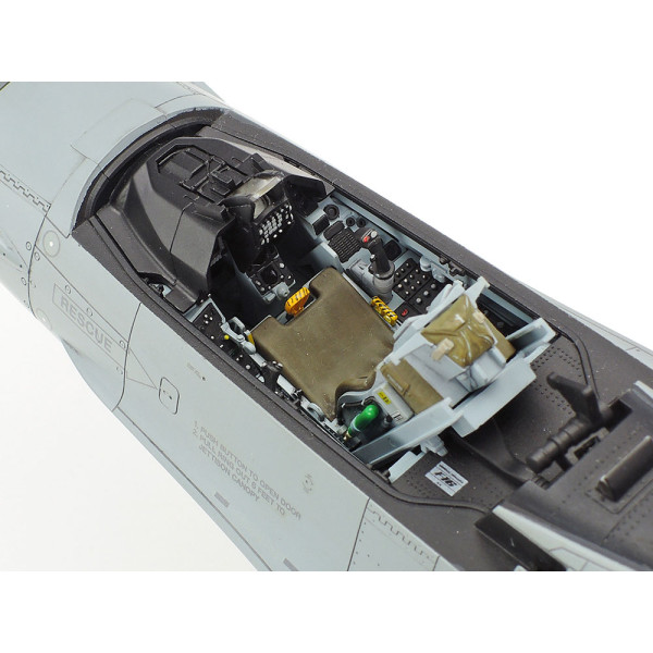 Збірна модель - Американський винищувач F-16 Fighting Falcon 1/32 Tamiya 60315