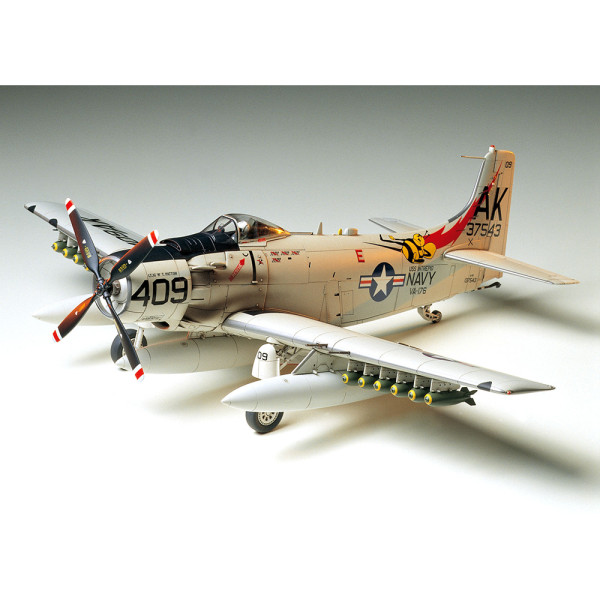 Douglas A-1H Skyraider 1/48 Tamiya 61058