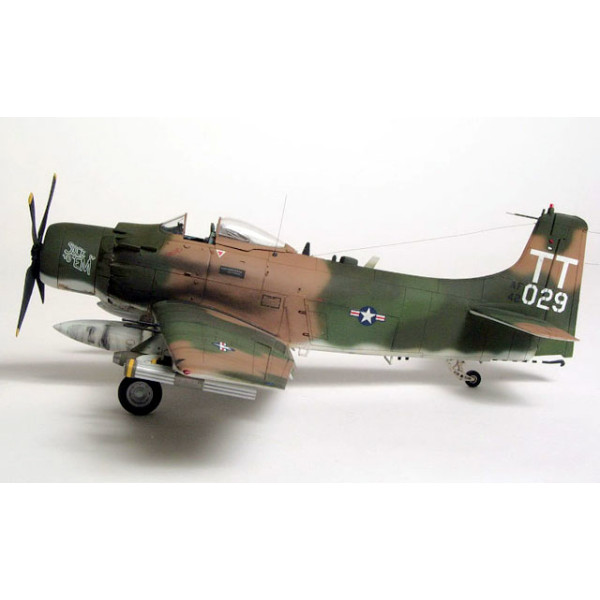 Douglas A-1J Skyraider 1/48 Tamiya 61073