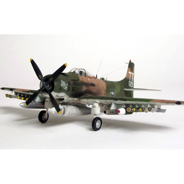 Douglas A-1J Skyraider 1/48 Tamiya 61073