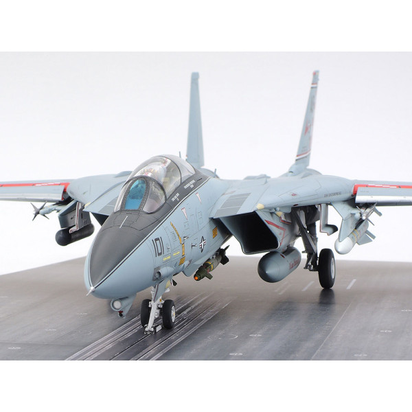 F-14A Tomcat (пізній) з фігурами  - американський винищувач   1/48 Tamiya 61122