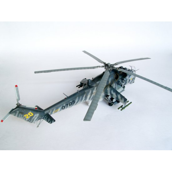 Helicopter - Mil Mi-24V Hind-E  1/35 Trumpeter  05103