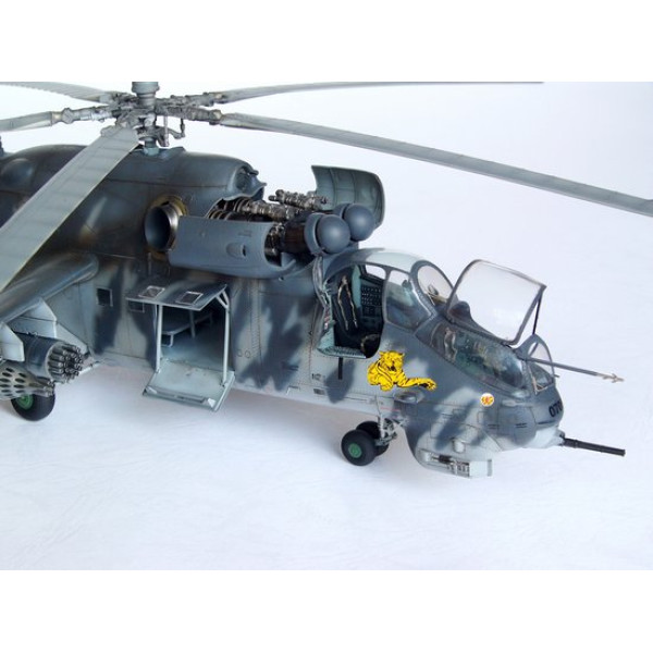 Helicopter - Mil Mi-24V Hind-E  1/35 Trumpeter  05103