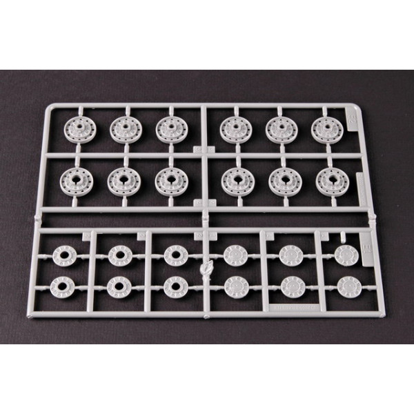  Russian KV-1 model 1941  1/35 Trumpeter 00356