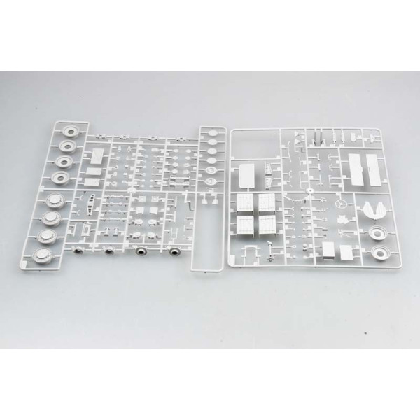 МАЗ-537 пізня версія військовий танковий транспортер 1/35 Trumpeter 01006