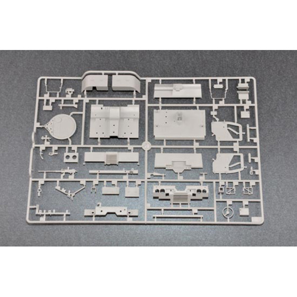 M1083 MTV(ARMOR CAB) 1/35 Trumpeter  01008