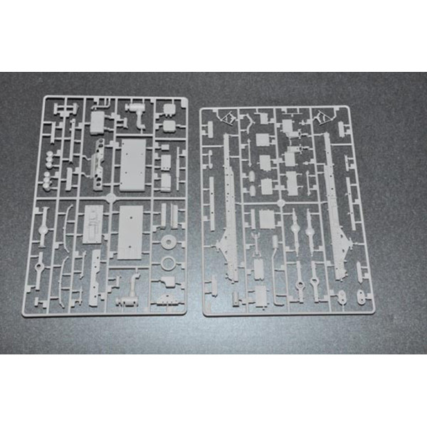 M1083 MTV(ARMOR CAB) 1/35 Trumpeter  01008