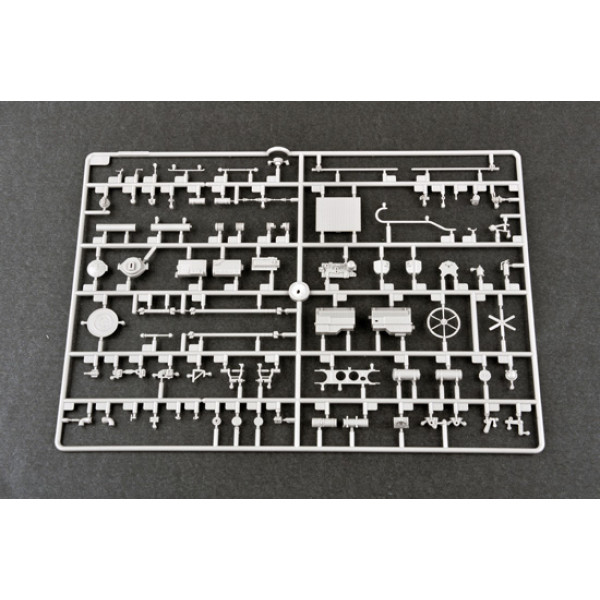 9P140 TEL of 9K57 Uragan Multiple Launch Rocket System 1/35 Trumpeter  01026