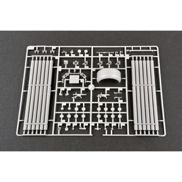 9P140 TEL of 9K57 Uragan Multiple Launch Rocket System 1/35 Trumpeter  01026