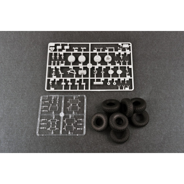 9P140 TEL of 9K57 Uragan Multiple Launch Rocket System 1/35 Trumpeter  01026