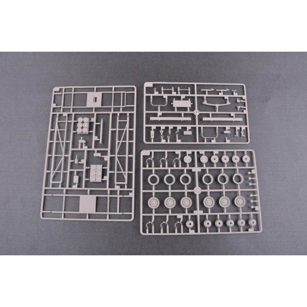 M142 High Mobility Artillery Rocket System (HIMARS) 1/35 Trumpeter 01041