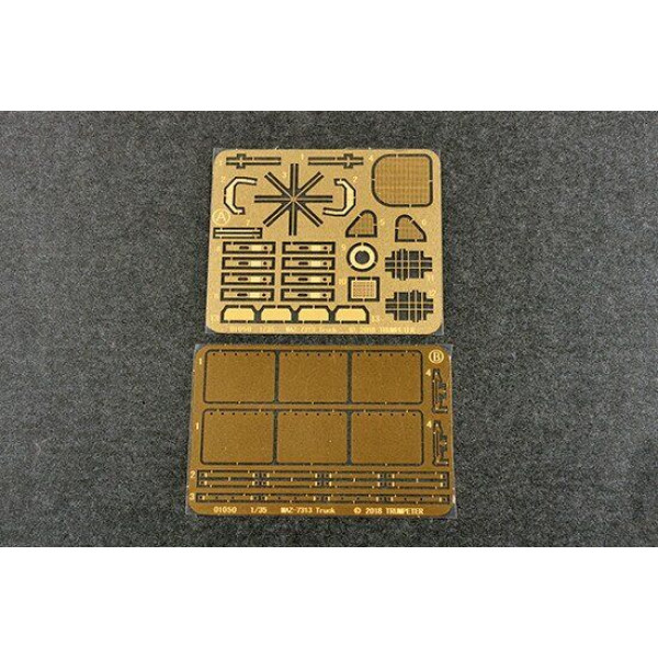 Вантажний автомобіль МАЗ-7313 1/35 Trumpeter 01050