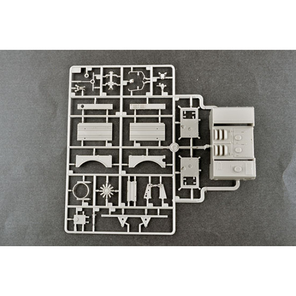 40N6 of 51P6A TEL S-400 1/35 Trumpeter 01057