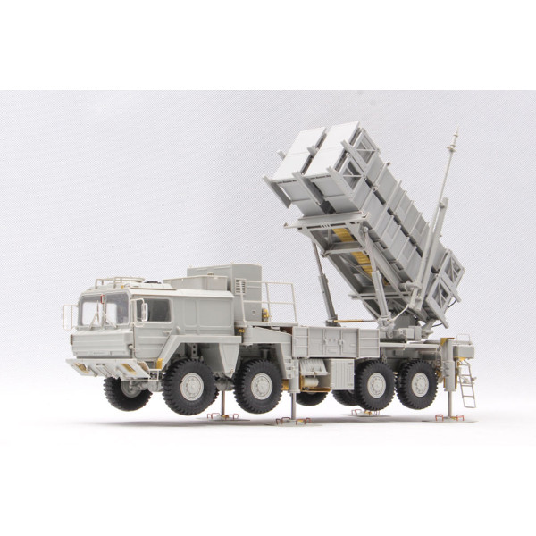 German KAT-1A1 Patriot missile launcher 1/35 Trumpeter 01088