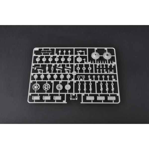 КВ-122 радянський важкий танк 1/35 Trumpeter 01570