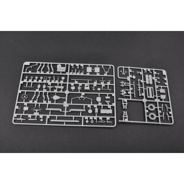 Russian BTR-70 APC early version 1/35 Trumpeter 01590