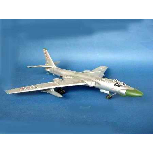 Літак ТУ -16K-10 BADGER С 1/72 Trumpeter 01613