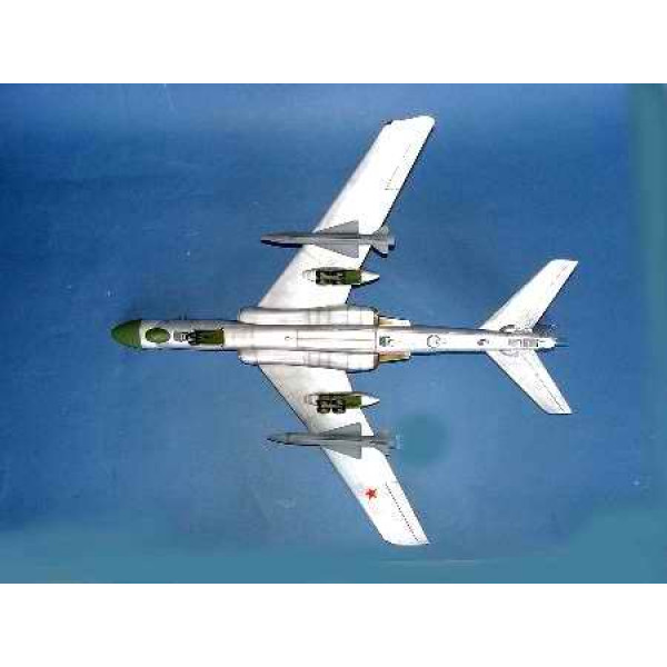 Літак ТУ -16K-10 BADGER С 1/72 Trumpeter 01613