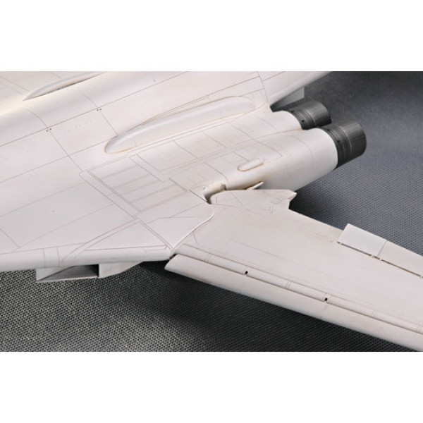 Надзвуковий бомбардувальник-ракетоносець ТУ-160 "BlackJack" Bomber 1/72 Trumpeter 01620