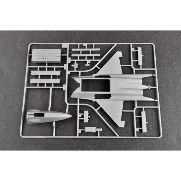Китайський винищувач 5го покоління Shenyang J-31 Gyrfalcon 1/72 Trumpeter 01666