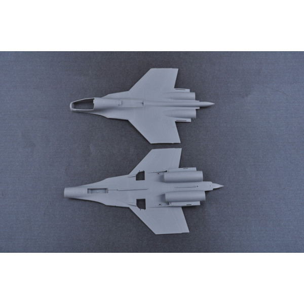 Навчально-бойовий палубний винищувач СУ-33УБ 1/72 Trumpeter 01669