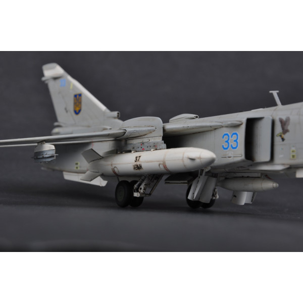Літак Сухий Су-24МР реактивний літак 1/72 Trumpeter 01672