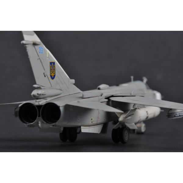 Літак Сухий Су-24МР реактивний літак 1/72 Trumpeter 01672